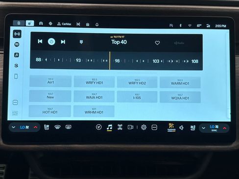 Used 2025 Rivian R1S Premium AWD/4WD image 32