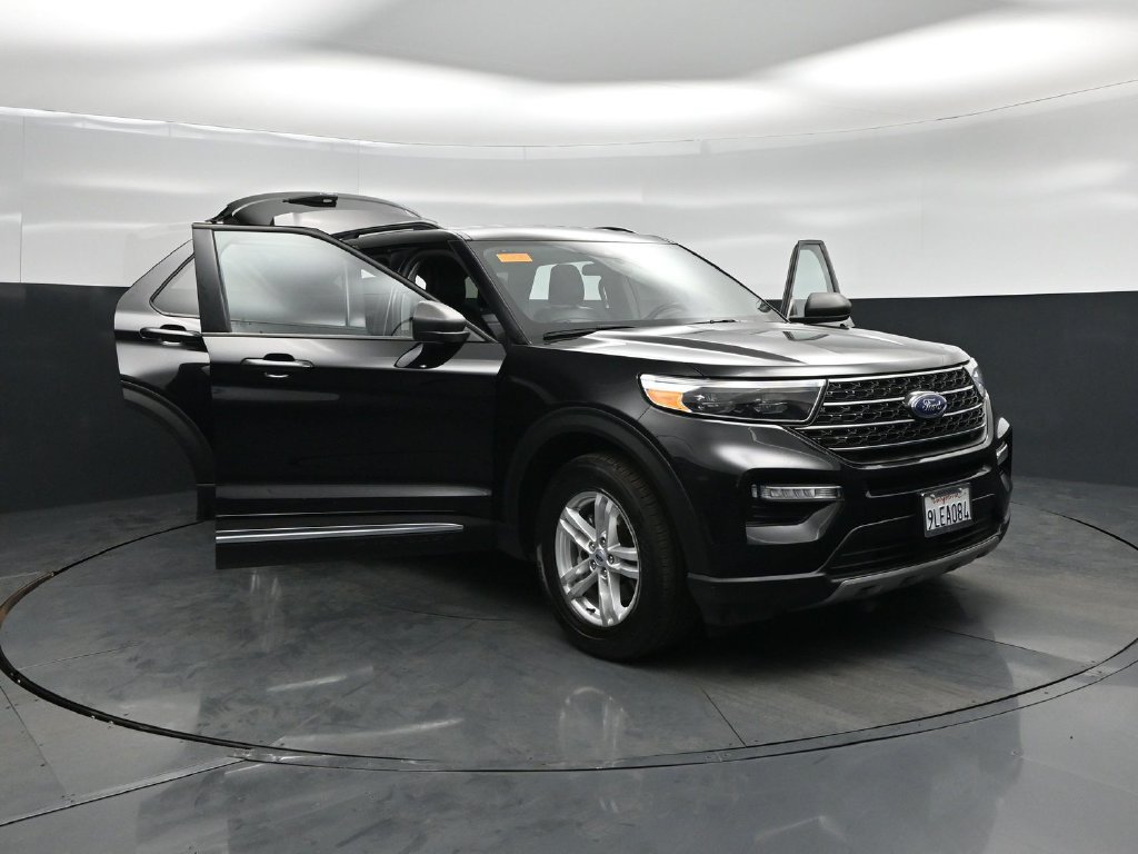 Certified 2023 Ford Explorer XLT w/ Equipment Group 202A RWD image 31