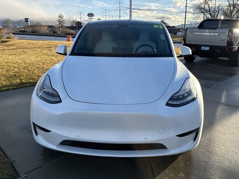 Used 2021 Tesla Model Y Long Range image 8