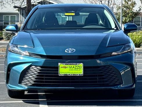 Used 2025 Toyota Camry LE image 7