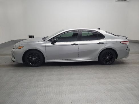 Used 2020 Toyota Camry SE image 2