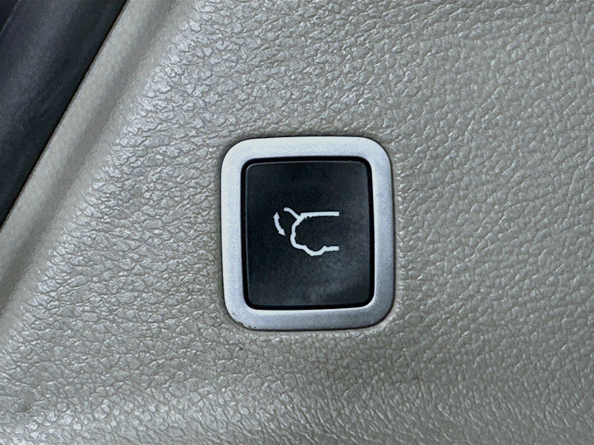 Used 2019 Chrysler Pacifica Touring-L Plus w/ Advanced Safetytec Group FWD image 32