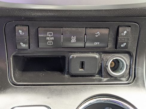 Used 2016 GMC Acadia SLE AWD/4WD image 24