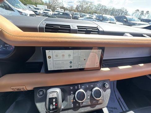 Used 2024 Land Rover Defender 110 X-Dynamic SE AWD/4WD image 39