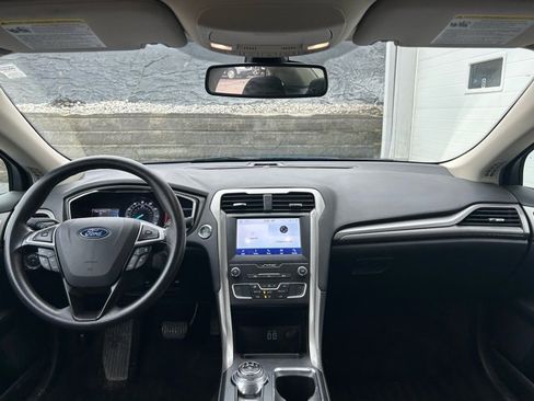 Used 2019 Ford Fusion SE image 10