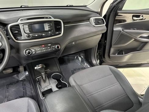 Used 2016 Kia Sorento AWD image 19