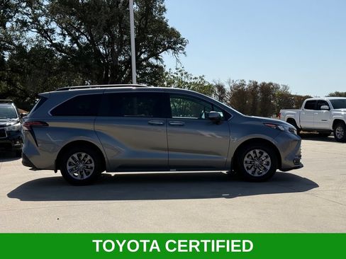 Certified 2026 Toyota Sienna XLE FWD image 4