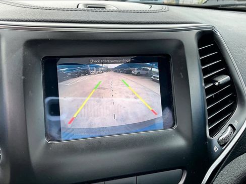 Used 2020 Jeep Cherokee Latitude Plus image 26