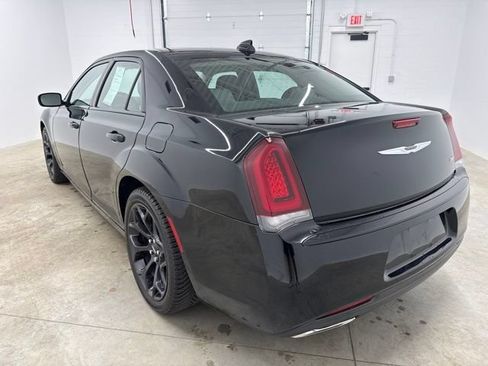 Used 2020 Chrysler 300 Touring w/ Sport Appearance Package RWD image 7
