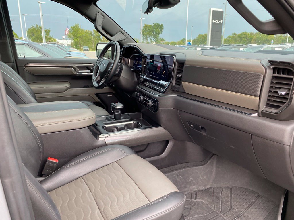 Used 2024 Chevrolet Silverado 1500 ZR2 w/ Technology Package AWD/4WD image 26