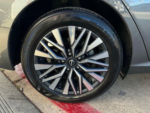 Used 2025 Nissan Altima 2.5 SV image 9