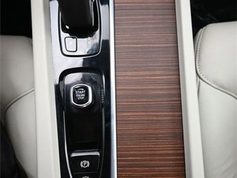 Used 2022 Volvo S60 B5 Momentum w/ Premium Package image 10