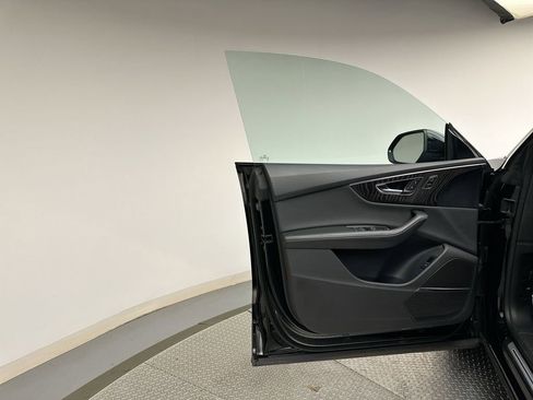 Used 2022 Audi Q8 Prestige w/ Prestige Package image 9