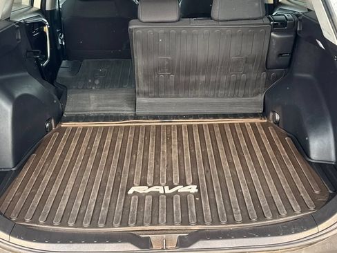 Used 2022 Toyota RAV4 LE AWD/4WD image 15