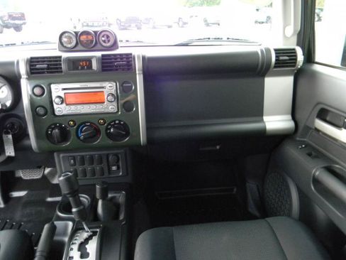 Used 2014 Toyota FJ Cruiser 4WD w/ Convenience Package image 19