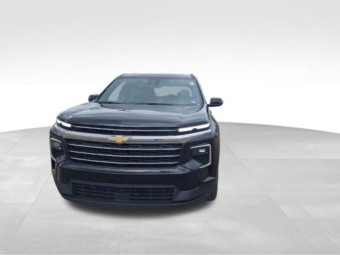 Used 2025 Chevrolet Traverse LT image 4