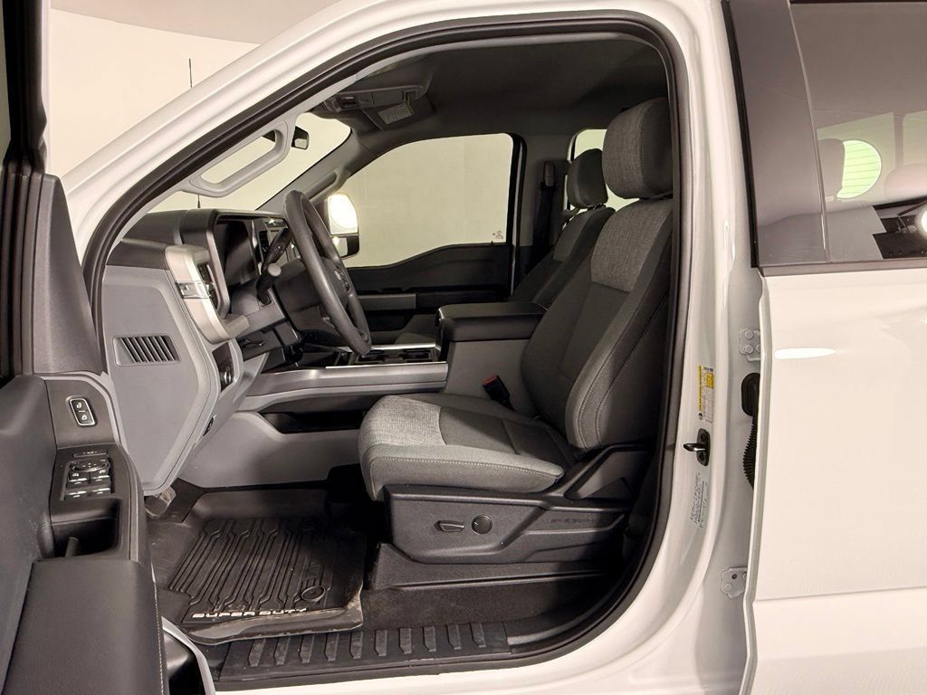 Certified 2025 Ford F250 XLT w/ FX4 Off-Road Package AWD/4WD image 2