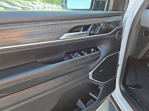 Used 2024 Jeep Wagoneer Series II w/ Flexible Seating Group AWD/4WD image 29