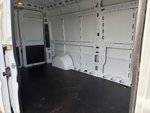 Used 2024 RAM ProMaster 2500 w/ Storage Group image 9