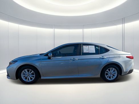 Used 2025 Toyota Camry LE image 7