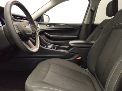 Used 2024 Jeep Grand Cherokee Laredo RWD image 17