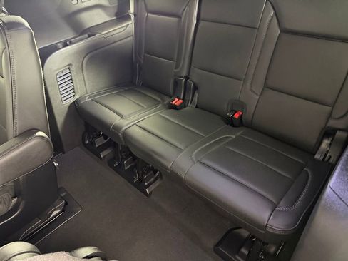 Used 2025 GMC Yukon XL Denali AWD/4WD image 29