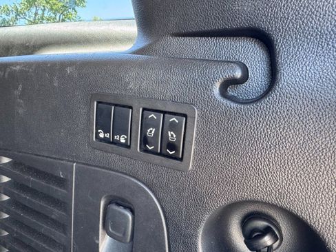 Used 2015 Chevrolet Suburban LTZ AWD/4WD image 16