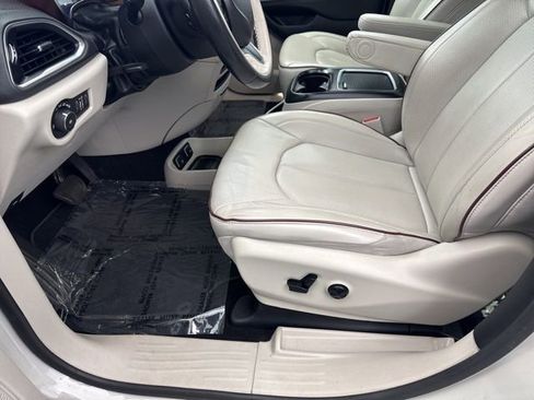 Used 2020 Chrysler Pacifica Limited w/ Advanced Safetytec Group image 34