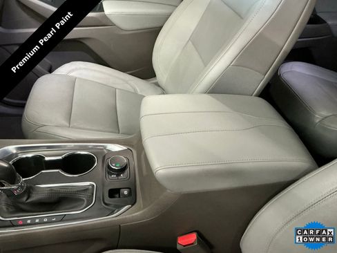 Used 2021 Chevrolet Traverse Premier image 28