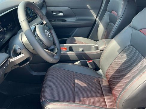 New 2026 Nissan Kicks SR image 17