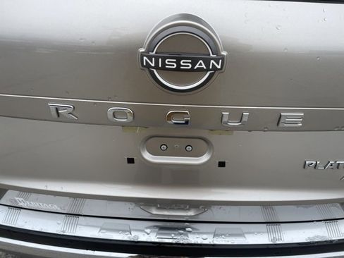 Used 2023 Nissan Rogue Platinum w/ Platinum Premium Package image 8