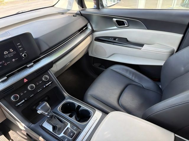 Certified 2024 Kia Carnival LX FWD image 25