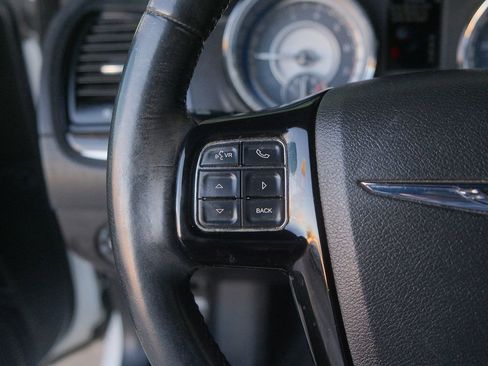 Used 2013 Chrysler 300 Motown image 17