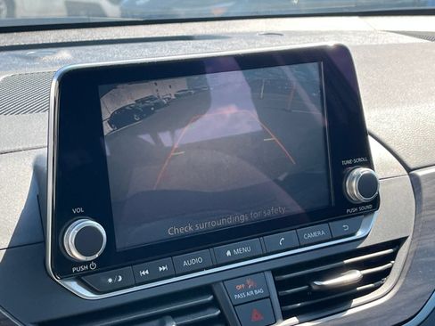 Used 2025 Nissan Altima 2.5 SV FWD image 25