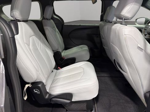 Used 2021 Chrysler Pacifica Touring w/ S Appearance Package image 19