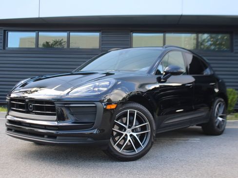 Used 2025 Porsche Macan image 1