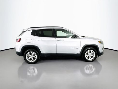 Used 2024 Jeep Compass Latitude AWD/4WD image 16