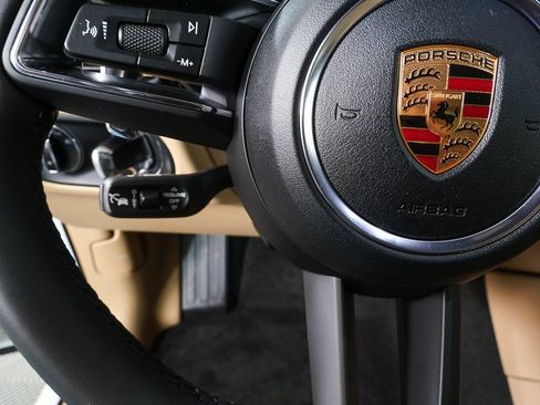 Certified 2026 Porsche Macan AWD/4WD image 10