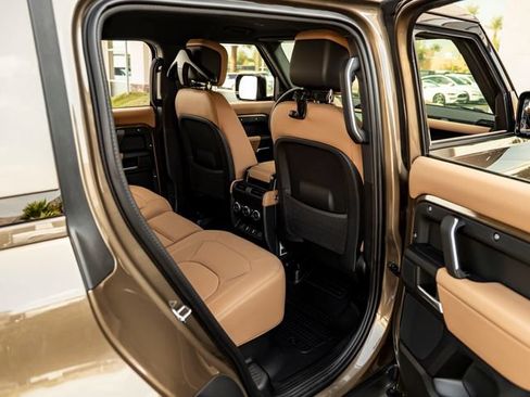 New 2026 Land Rover Defender 110 S AWD/4WD image 32