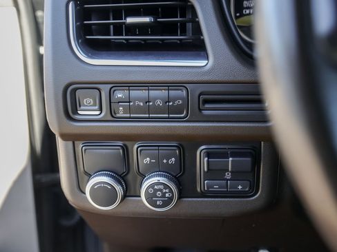 Used 2021 GMC Yukon SLT w/ SLT Luxury Plus Package image 15