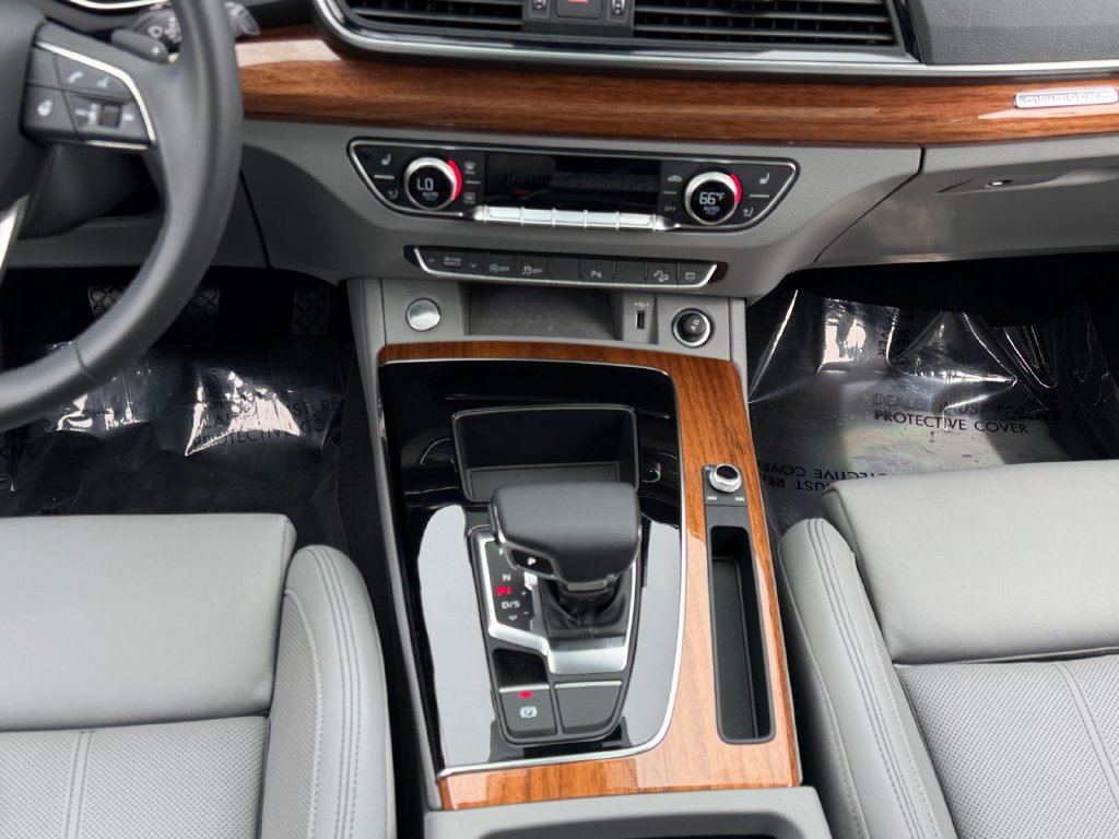 Used 2024 Audi Q5 2.0T Premium Plus w/ Premium Plus Package AWD/4WD image 12