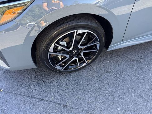 New 2025 Nissan Sentra SR w/ SR Premium Package FWD image 20
