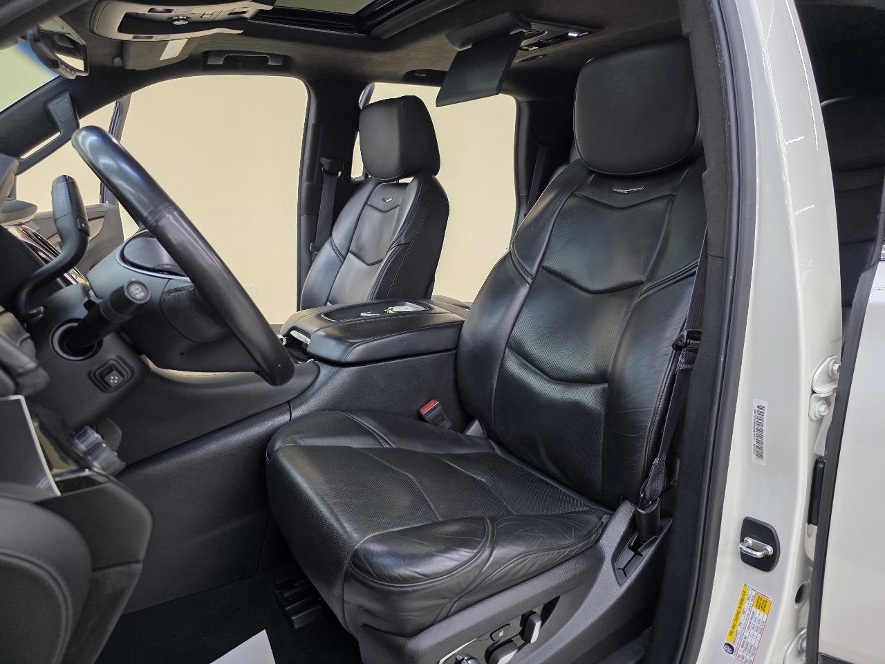Used 2015 Cadillac Escalade Platinum AWD/4WD image 17