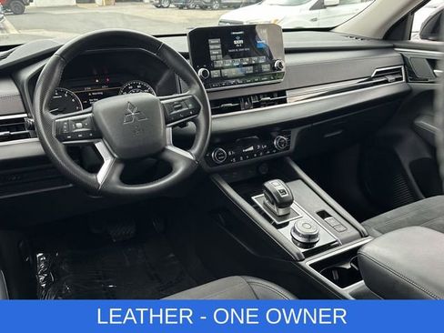 Used 2024 Mitsubishi Outlander SE Black Edition AWD/4WD image 2