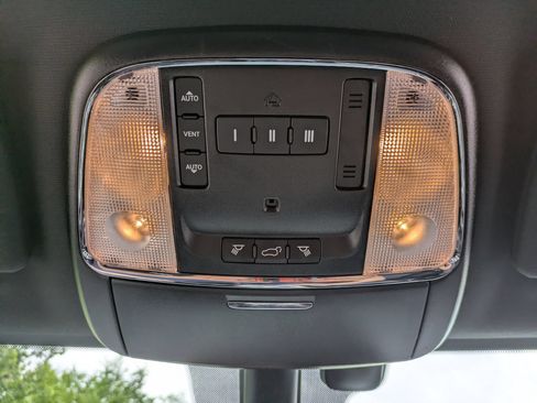 Used 2020 Jeep Grand Cherokee Limited w/ Premium Lighting Group AWD/4WD image 15