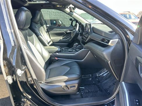Used 2024 Toyota Highlander XSE image 28