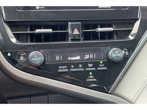 Used 2022 Toyota Camry LE w/ Carpet Mat Package (TMS) image 25