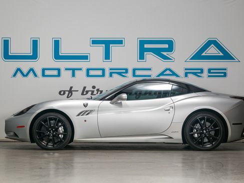 Used 2012 Ferrari California image 3