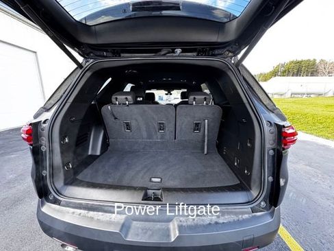 Used 2023 Chevrolet Traverse LT w/ Rear Camera Mirror Package image 22