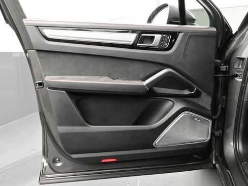 Certified 2023 Porsche Cayenne GTS AWD/4WD image 7